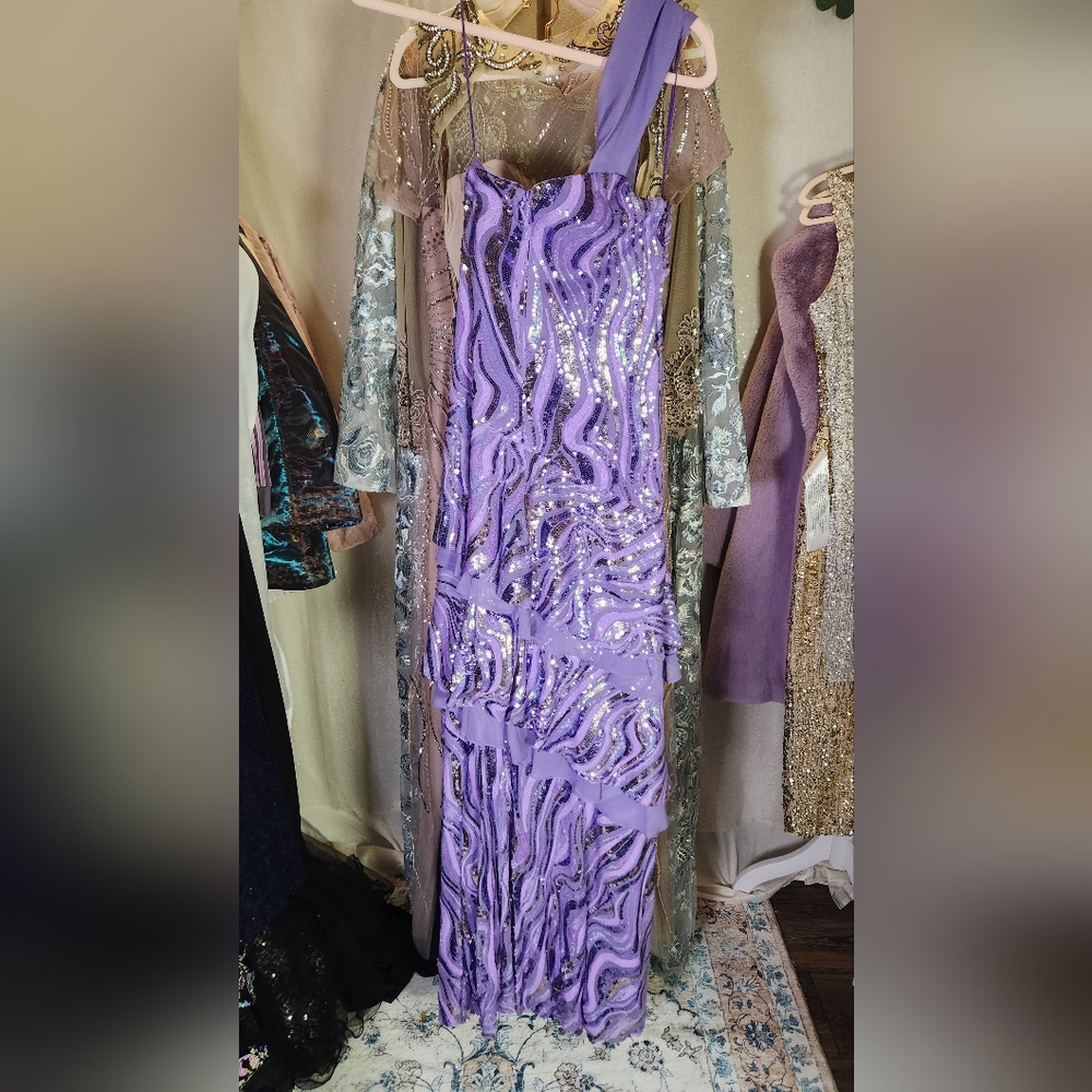 NWT Size 5 Morgan & Company Lavender Sequin Embellished Tiered Gown - Picture 7 of 7